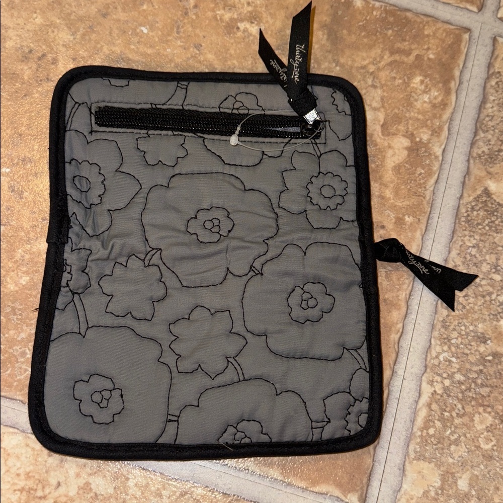 THIRTY ONE 31 Floral Quilted Pouch Wallet billfold with Black Trim Zippered - Picture 2 of 5
